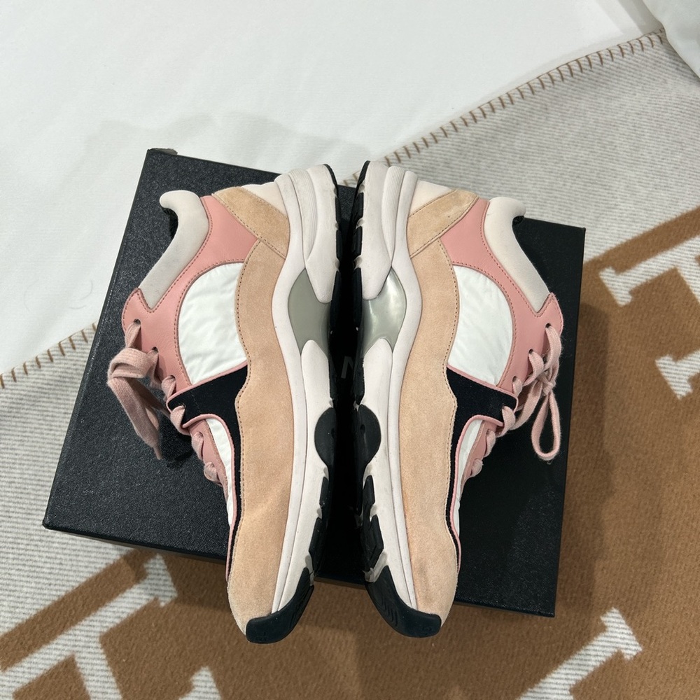 Chanel 19C black and pink suede sneakers - Picture 3 of 10